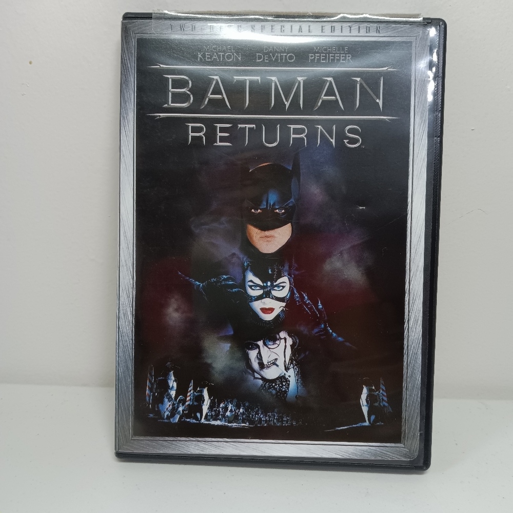 Batman Returns Michael Keaton and Danny Devito Two Disc Especial Edition